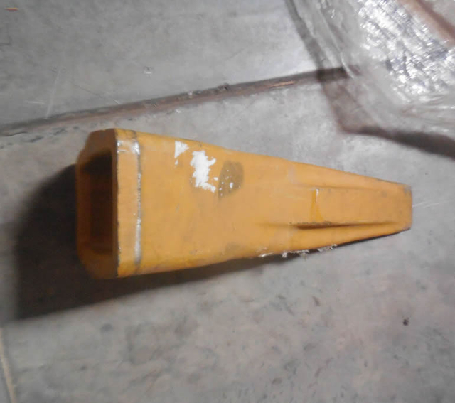 9W4552 RIPPER TIP se adapta a Cater-pillar